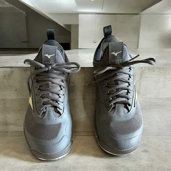 Mizuno Women's Wave Luminous Volleyball Shoes - Picture 7 of 16